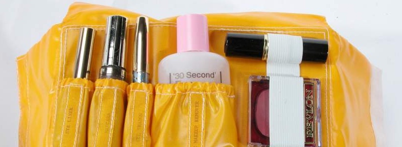 nasa amenity kit frauen astronaut astronautin astronautinnen weltall raumfahrt 70er 1970 1970er (c) Reuters