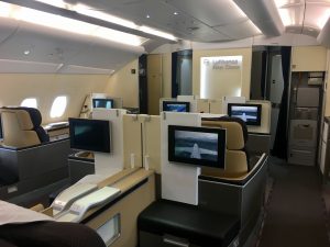 a380 airbus Bewertung: Lufthansa First Class von Frankfurt nach Hong Kong (LH 796) FRA HKG