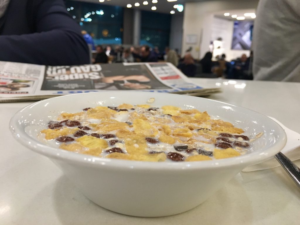 Bewertung: Lufthansa Business Lounge Frankfurt A13 miles & more swiss austrian star alliance gold status frequent traveller ftl fra fraport business class first class