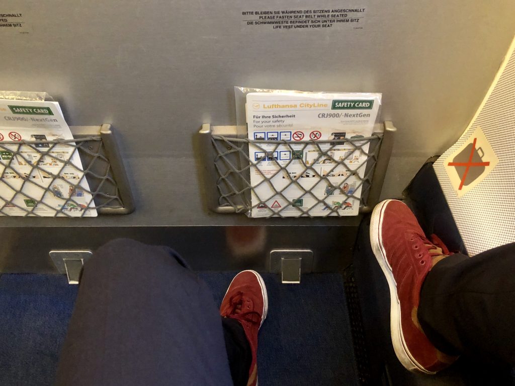 Review Bewertung Lufthansa Cityline Business Class CRJ-900 Münster München FMO MUC LH2141 lh 2141 Canadair Regional Jet CRJ 900 Osnabrück mettmann d-ackc CRJ-900LR front row bulkhead