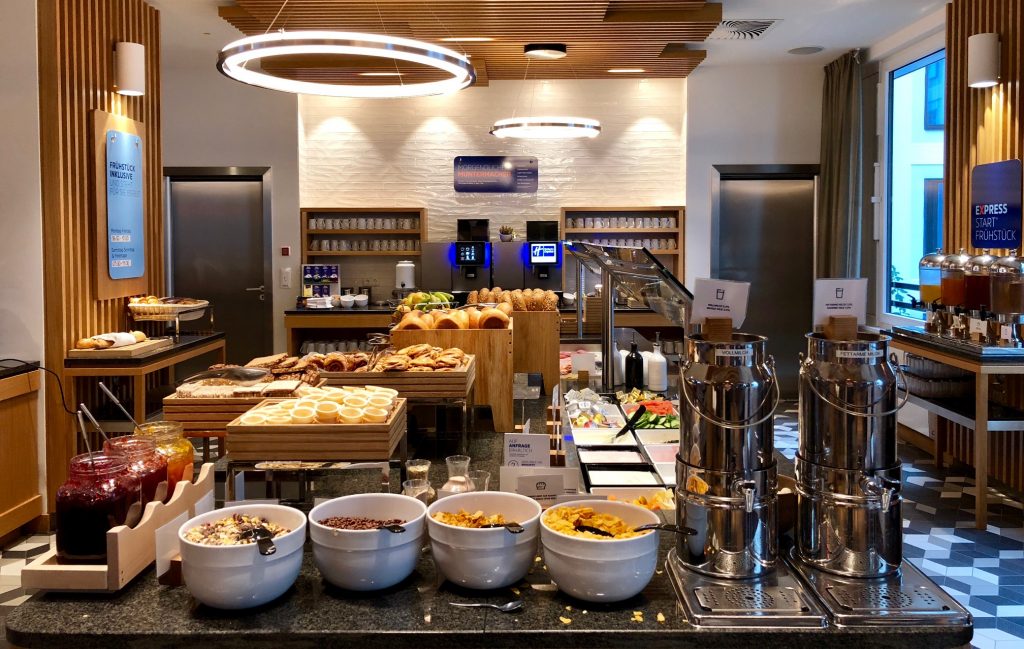 holiday inn express münchen city west munich ihg hiex hix frühstück breakfast