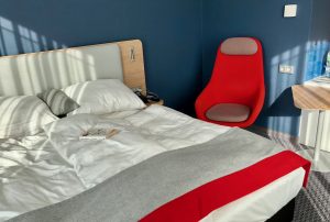 holiday inn express münchen city west munich ihg hiex hix eckzimmer zimmer room sessel 426