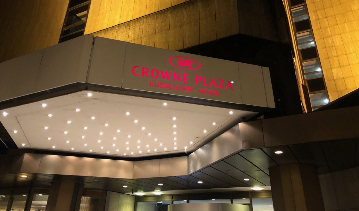 Crowne Plaza Düsseldorf-Neuss: Satz mit X…