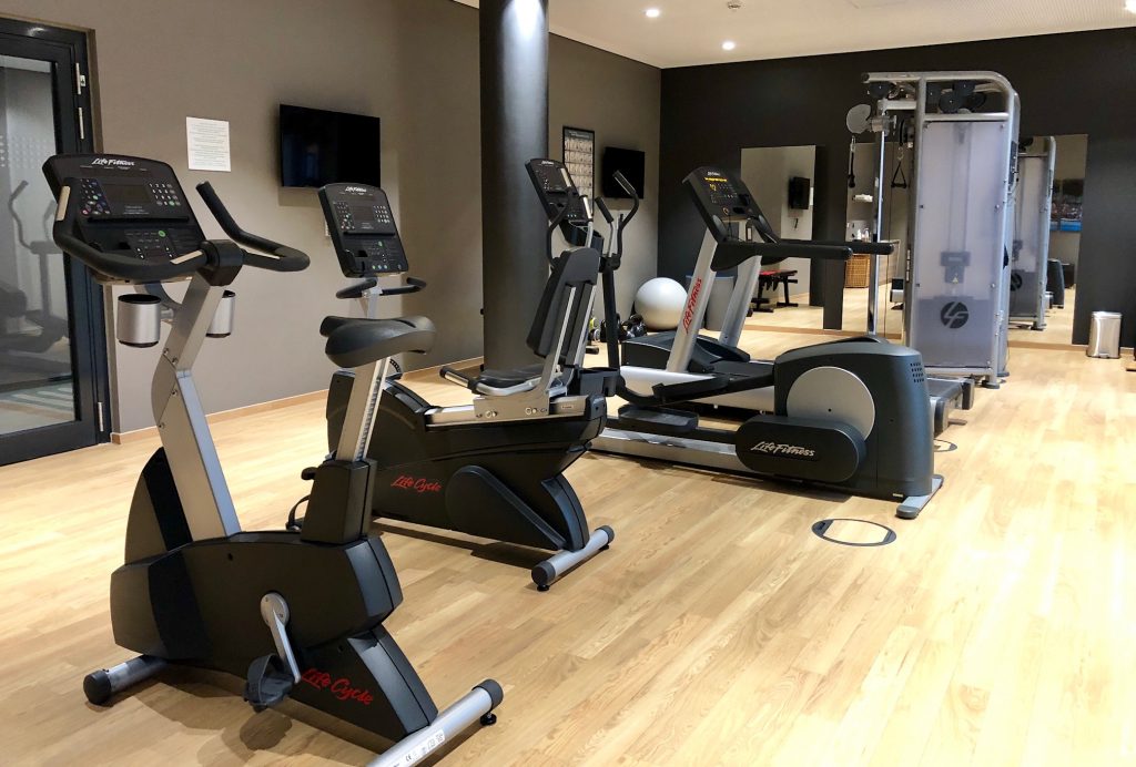 holiday inn düsseldorf city toulouser allee ihg intercontinental hotel group gold elite status hi wehrhahn dusseldorf ddorf le quartier central king executive minibar inbegriffen queen dusta gym