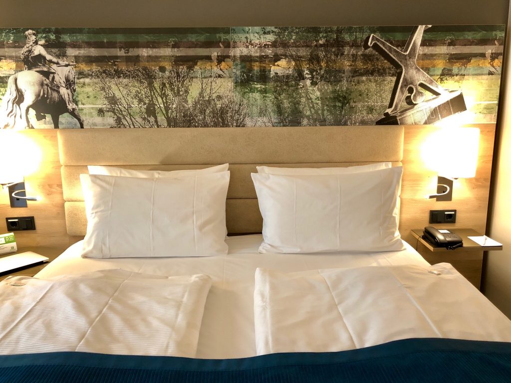 holiday inn düsseldorf city toulouser allee ihg intercontinental hotel group gold elite status hi wehrhahn dusseldorf ddorf le quartier central king standard queen dusta bett bed