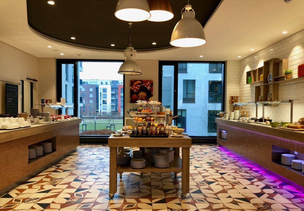 frühstück holiday inn düsseldorf city toulouser allee ihg intercontinental hotel group gold elite status hi wehrhahn dusseldorf ddorf le quartier central king standard queen dusta