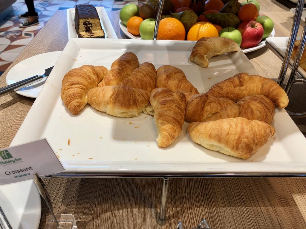 holiday inn düsseldorf city toulouser allee ihg intercontinental hotel group gold elite status hi wehrhahn dusseldorf ddorf le quartier central king standard queen dusta frühstück croissant