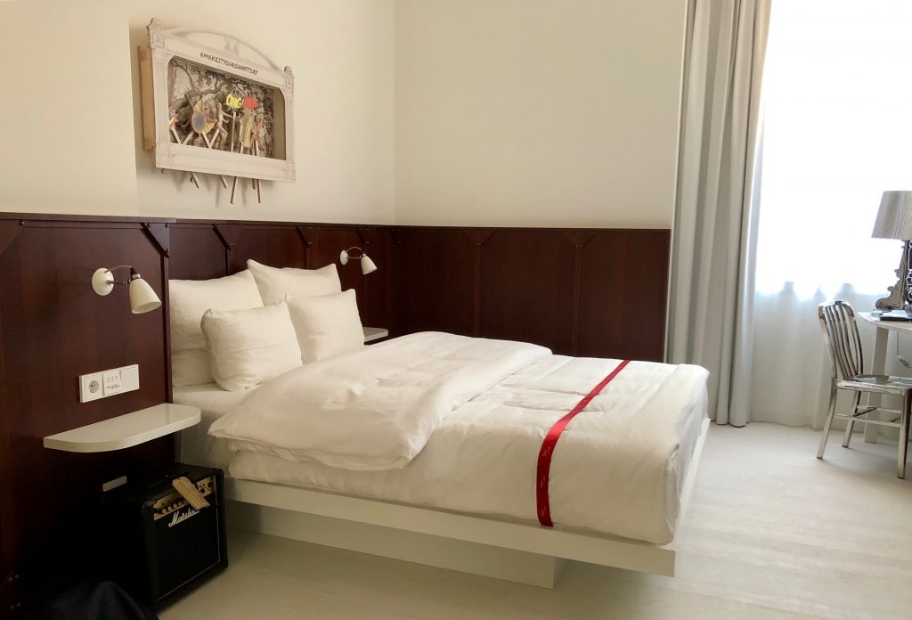 ruby leni düsseldorf bewertung review hotel hostel kö wow room