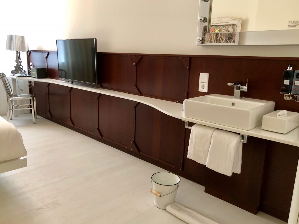 ruby leni düsseldorf bewertung review hotel hostel kö wow room