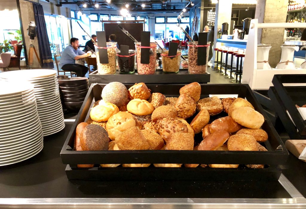 ruby leni düsseldorf bewertung review hotel hostel kö breakfast frühstück