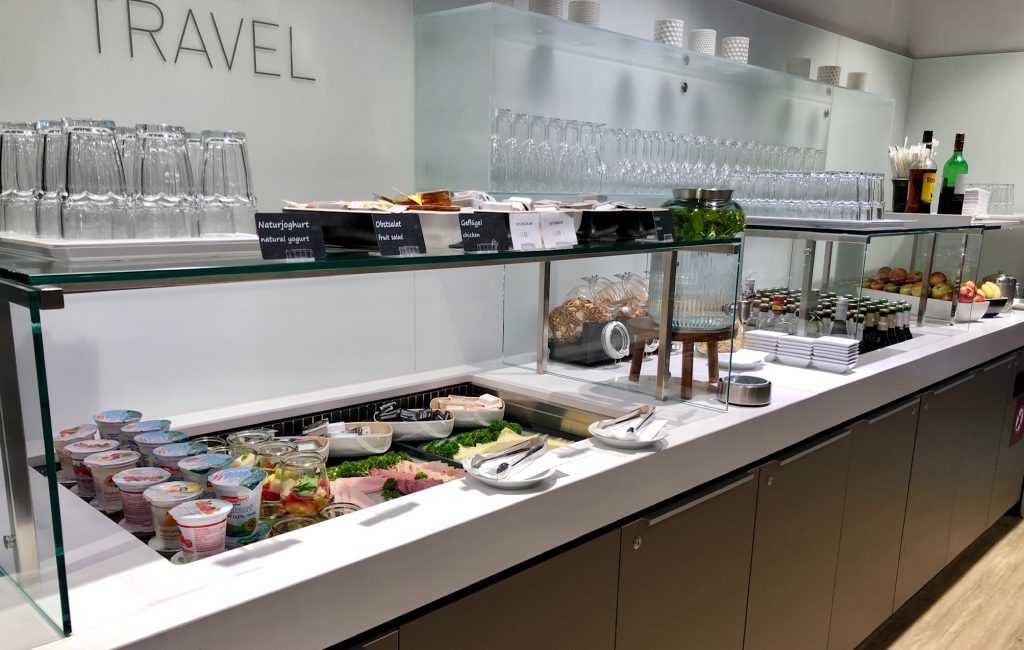 open sky lounge dus düsseldorf airport flughafen flugsteig c priority pass amex contract lounge bewertung review buffet