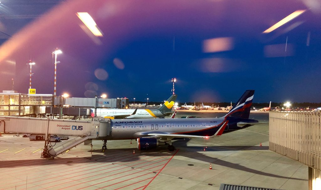 open sky lounge dus düsseldorf airport flughafen flugsteig c priority pass amex contract lounge bewertung review aeroflot vorfeld