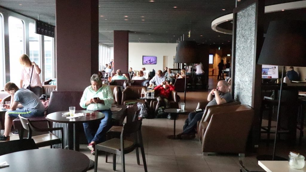 hugo junkers lounge dus düsseldorf airport flughafen nrw 2019 voll unten