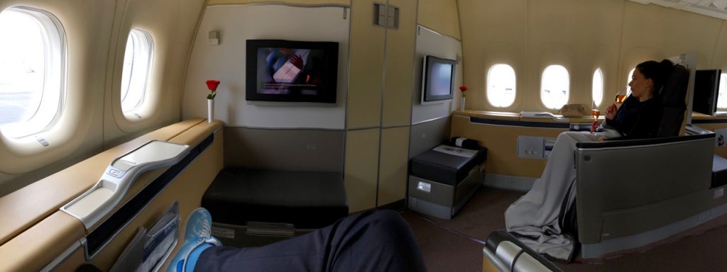 lufthansa b747 first class lh f lh456 frankfurt los angeles fra lax boeing 747 queen of the skies panorama kabine Reise um die Erde in 22 Tagen