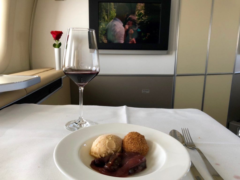 lufthansa b747 first class lh f lh456 frankfurt los angeles fra lax boeing 747 queen of the skies essen dessert