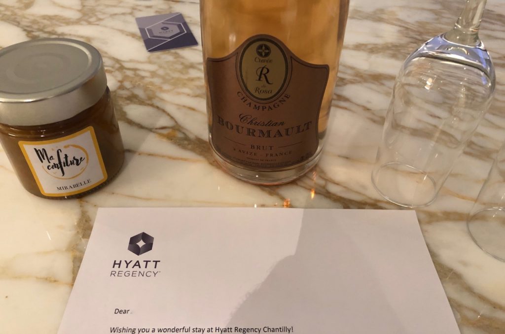 hyatt regency chantilly paris france frankreich world of hyatt begrüßung geschenk marmelade champagner bourmault
