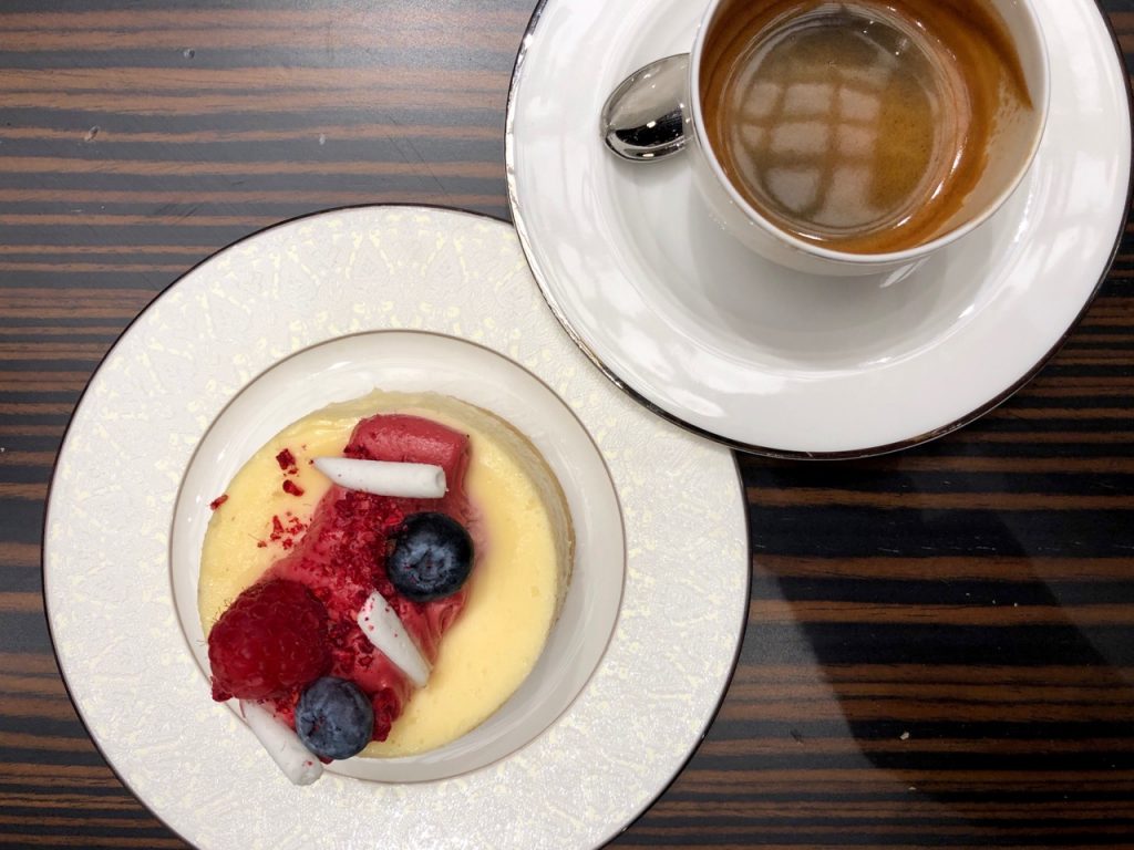 hyatt parisi udvar hotel budapest párisi udvar the unbound collection hungary unganr europe europa world of hyatt woh dessert cake kuchen espresso