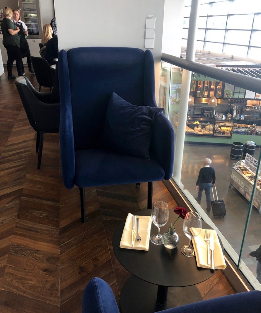 Review American Express Centurion Lounge by Pontus Stockholm Arlanda ARN amex lounge platinum erfahrung sessel galerie