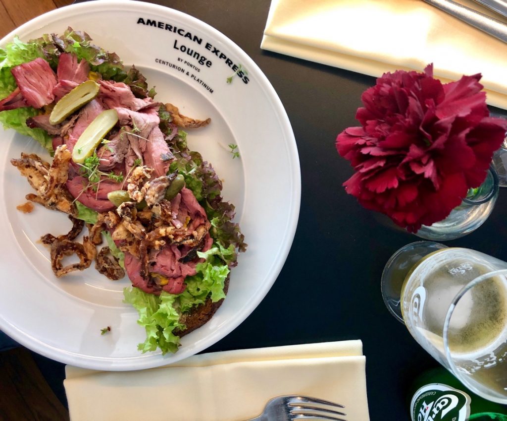 Review American Express Centurion Lounge by Pontus Stockholm Arlanda ARN amex lounge platinum erfahrung roastbeef sandwhich