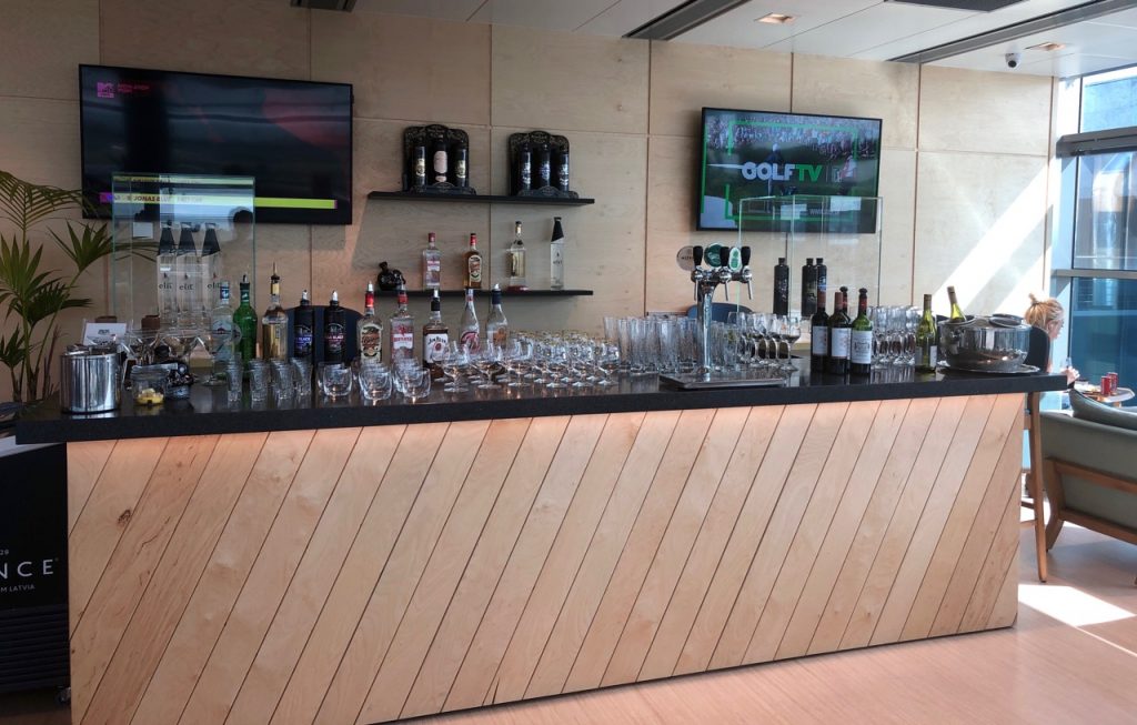Riga Primeclass Business Lounge RIX priority pass airbaltic lufthansa bar