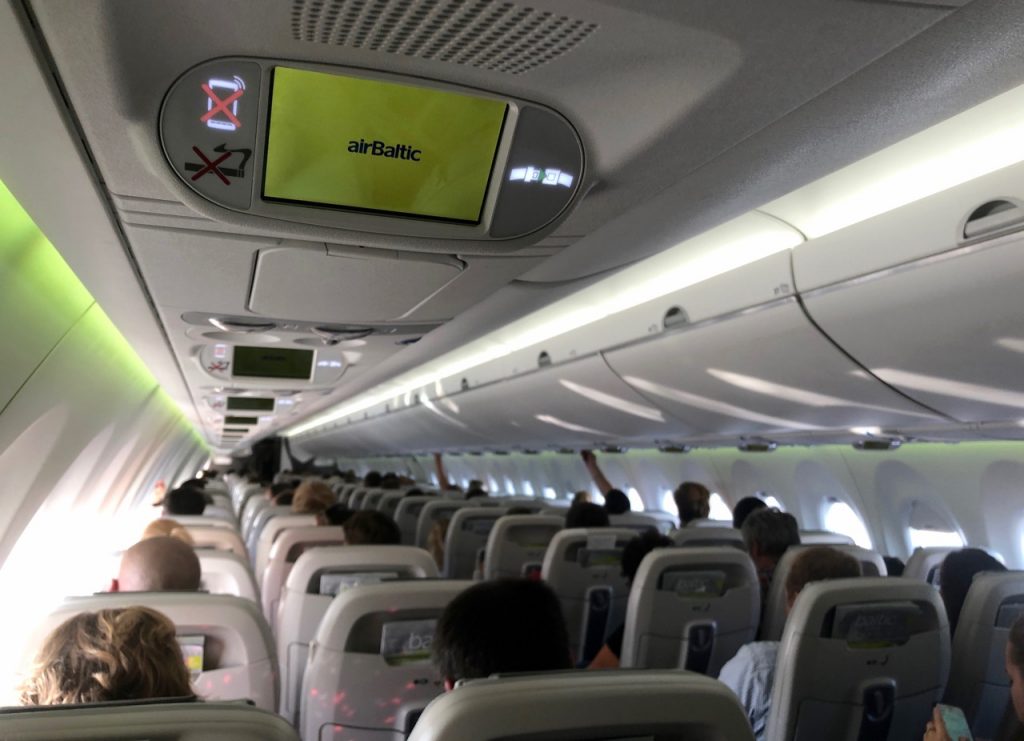 air baltic airbus 220 a220 300 YL-CSG ogre Bombardier BD 500 CSeries CS300 rix mux riga munich münchen monitor