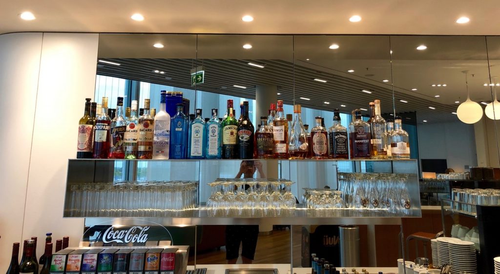 lufthansa senator lounge münchen muc terminal 2 satellitengebäude bar