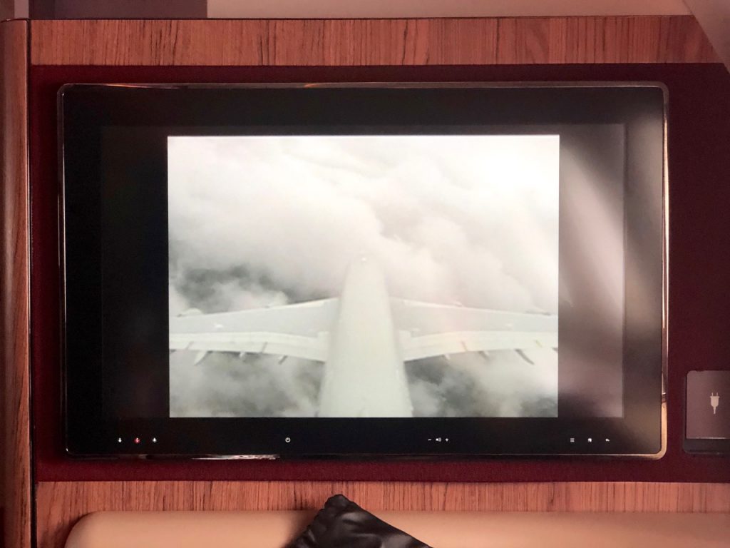 qatar airways first class airbus a380 doh doha fra frankfurt qr67 onboard bar