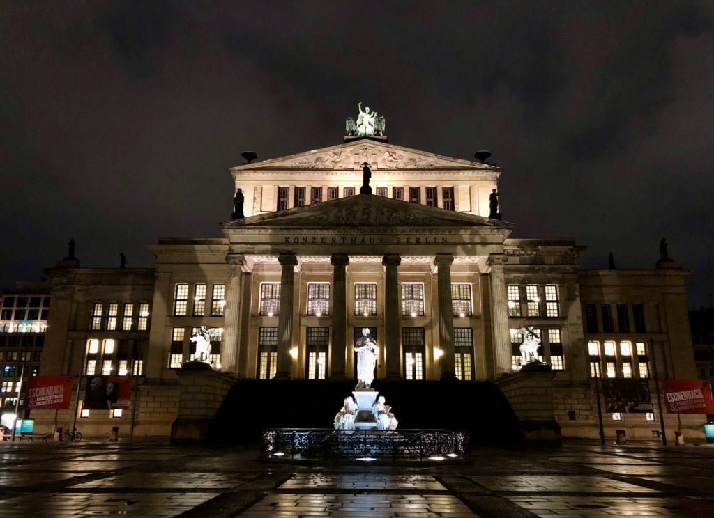 Hilton Berlin Gendarmenmarkt executive lounge club lounge deutscher dom hilton Honors