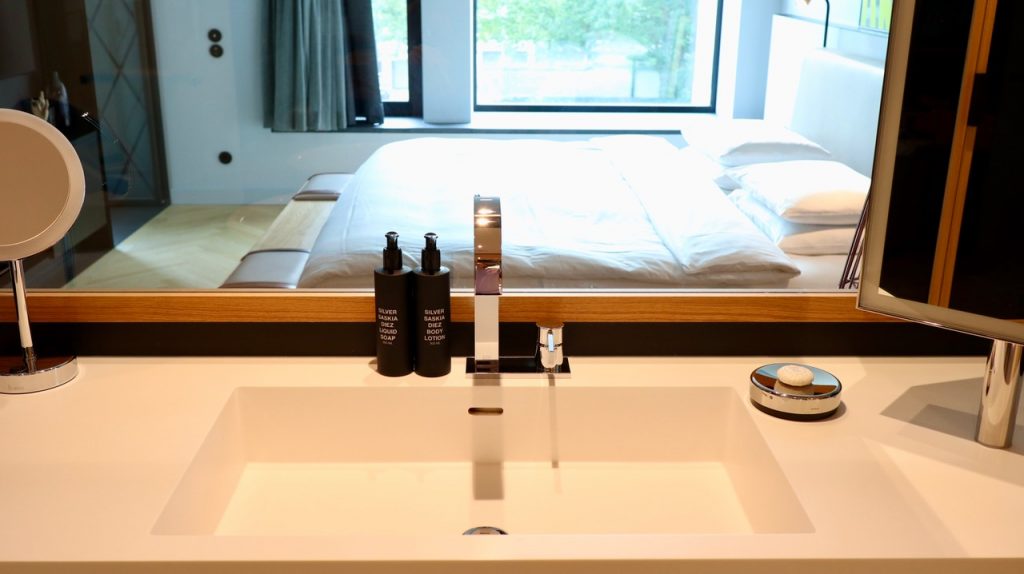 andaz munich schwabinger tor suite spa sauna pool münchen minga schwabing schickeria hyatt world of hyatt