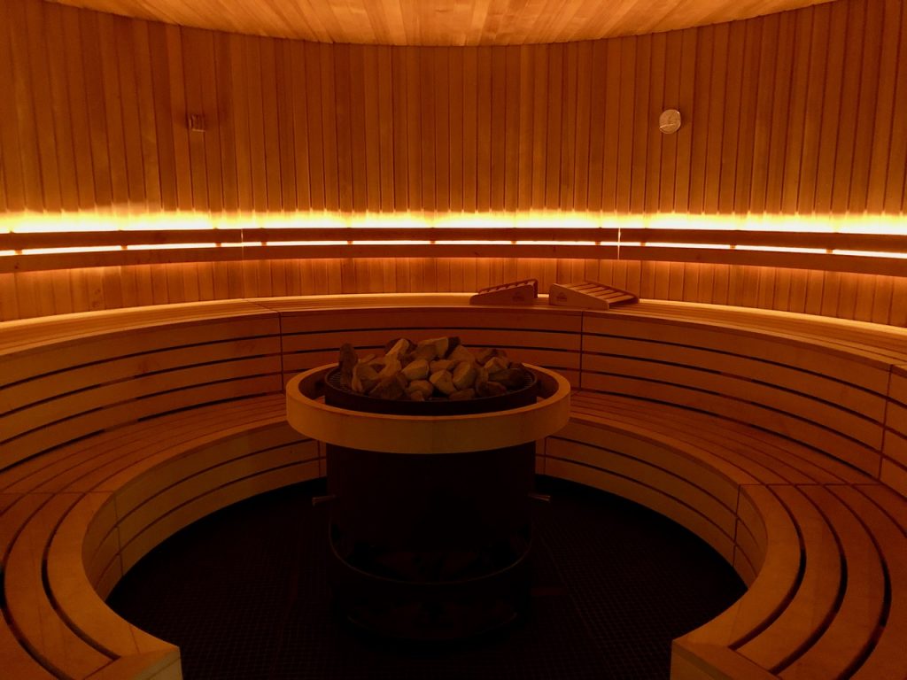 andaz munich schwabinger tor suite spa sauna pool münchen minga schwabing schickeria hyatt world of hyatt