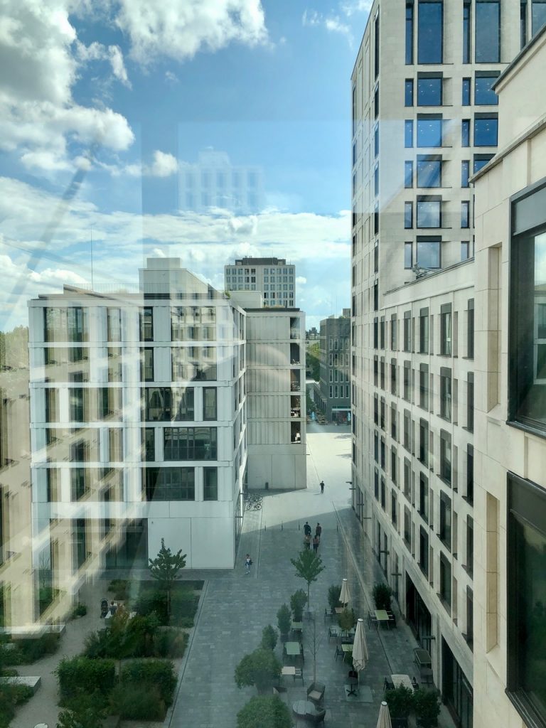 andaz munich schwabinger tor suite spa sauna pool münchen minga schwabing schickeria hyatt world of hyatt
