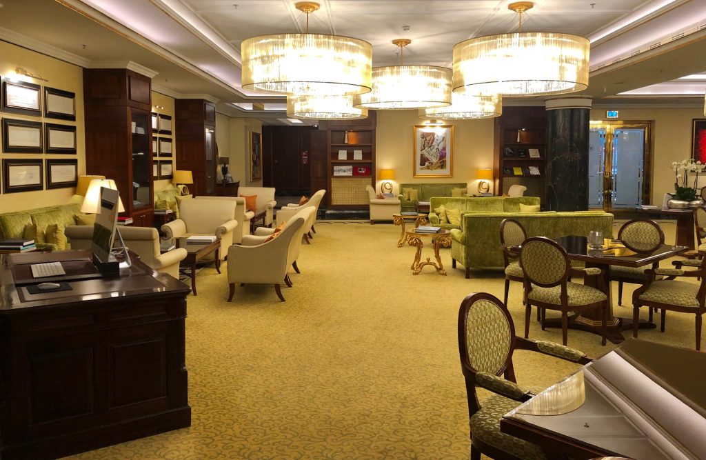 breidenbacher hof slh small luxury hotels of the world düsseldorf dusseldorf kö world of hyatt woh globalist wohnzimmer living room