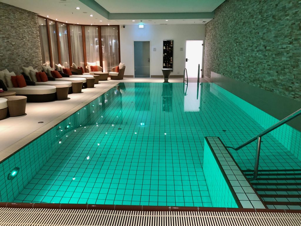 breidenbacher hof slh small luxury hotels of the world düsseldorf dusseldorf kö world of hyatt woh globalist pool