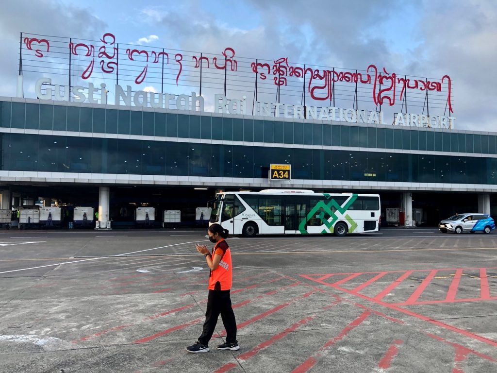 batik air business class lion air group dps cgk bali denpasar jakarta indonesien indonesia boeing 737 800 flughafen rollfeld