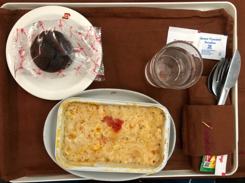 batik air business class lion air group dps cgk bali denpasar jakarta indonesien indonesia boeing 737 800 foodporn flugzeugessen airplane food