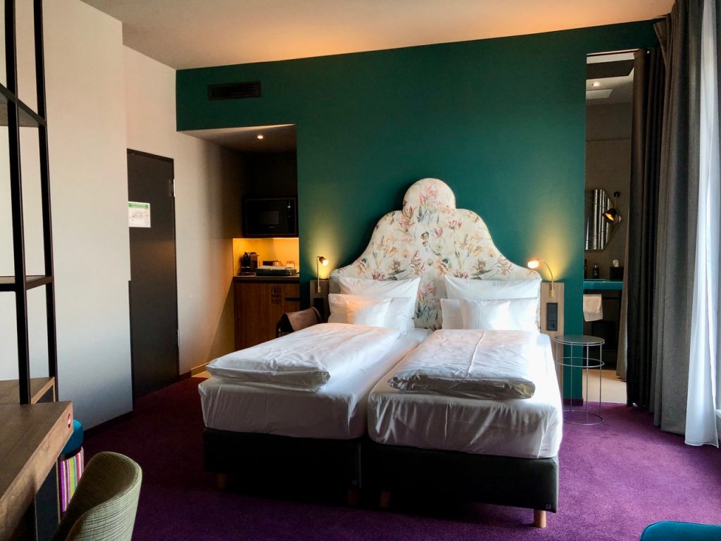 me and all lindner world of hyatt düsseldorf oberkassel obk dusseldorf messe city joie de vivre promo 500 studio