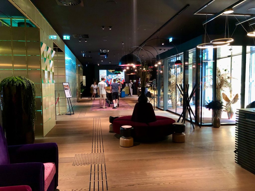 me and all lindner world of hyatt düsseldorf oberkassel obk dusseldorf messe city joie de vivre promo 500 lobby airhockey